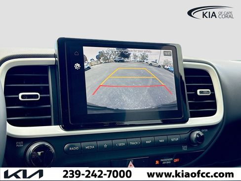 Used 2023 Hyundai Venue Limited image 31