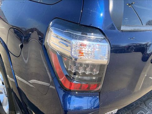 Used 2021 Toyota 4Runner SR5 Premium w/ Moonroof Package RWD image 28
