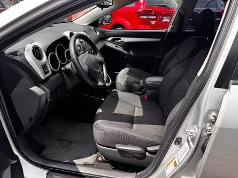 Used 2009 Pontiac Vibe w/ Preferred Package FWD image 9