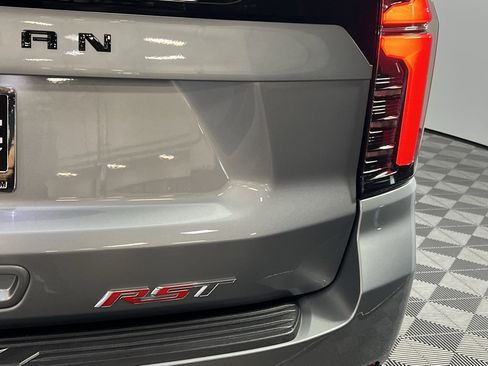 Used 2025 Chevrolet Suburban RST image 12