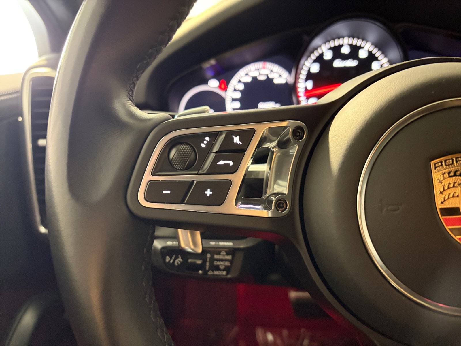 Certified 2023 Porsche Cayenne Turbo AWD/4WD image 37