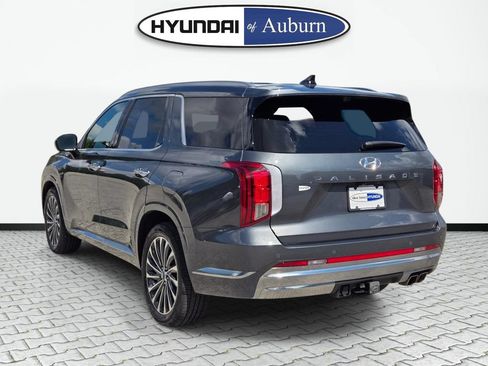 Certified 2025 Hyundai Palisade Calligraphy FWD image 9