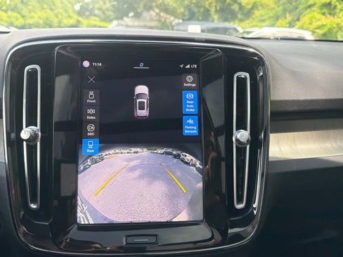 Certified 2023 Volvo XC40 B4 Plus w/ Driver Assist Package FWD image 53