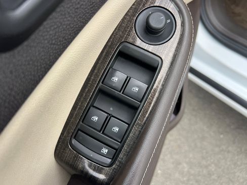 Used 2016 Chevrolet Malibu LT image 21