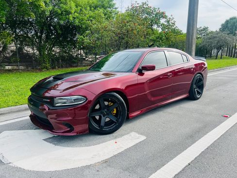 Used 2019 Dodge Charger R/T w/ Plus Group RWD image 1