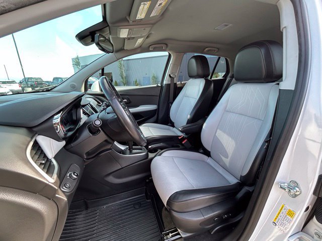 Used 2022 Chevrolet Trax LT w/ LT Convenience Package AWD/4WD image 24