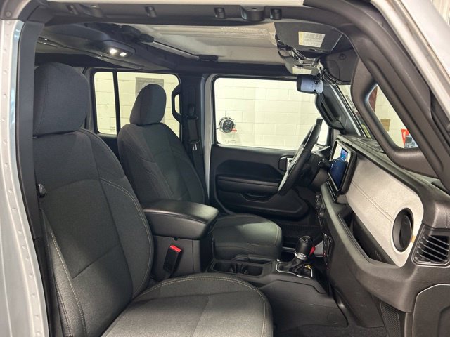 Used 2024 Jeep Wrangler Unlimited AWD/4WD image 13