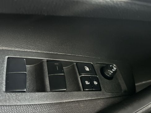 Used 2020 Toyota Corolla LE FWD image 17