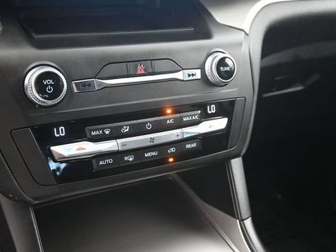Used 2020 Ford Explorer XLT AWD/4WD image 24