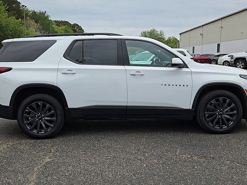Used 2023 Chevrolet Traverse RS w/ LPO, Floor Liner Package AWD/4WD image 9