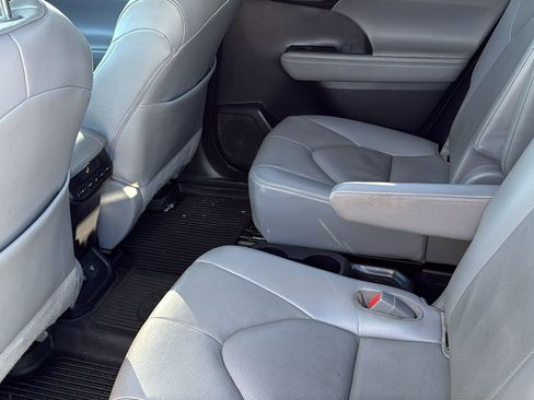 Used 2020 Toyota Highlander Limited image 21