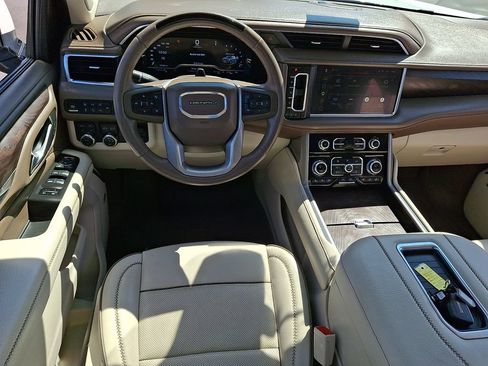 Used 2024 GMC Yukon XL Denali w/ Denali Reserve Package AWD/4WD image 12