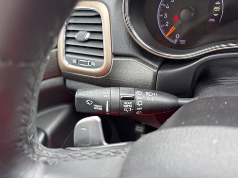 Used 2016 Jeep Grand Cherokee Laredo w/ Quick Order Package 23E image 12