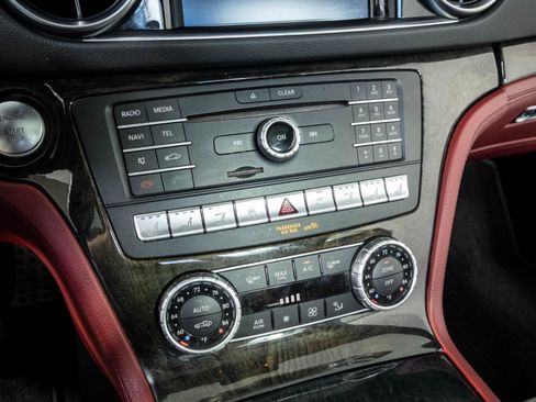 Used 2018 Mercedes-Benz SL 550 image 17