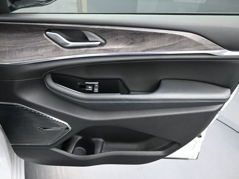 Used 2022 Jeep Grand Cherokee Overland image 25