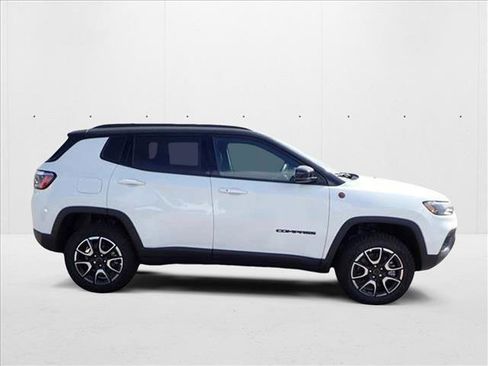 New 2025 Jeep Compass Trailhawk image 5