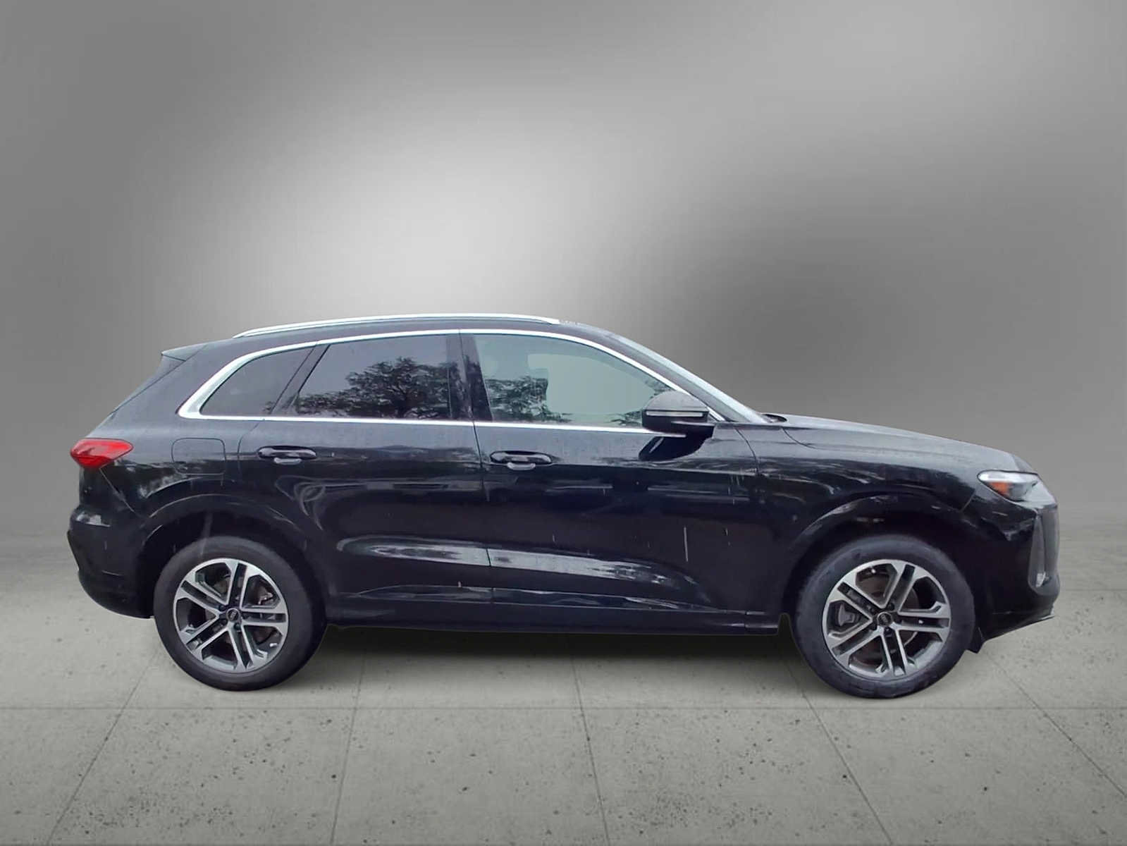 Certified 2025 Audi Q5 Premium w/ Convenience Package AWD/4WD image 9