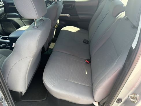 Used 2020 Toyota Tacoma SR5 RWD image 18