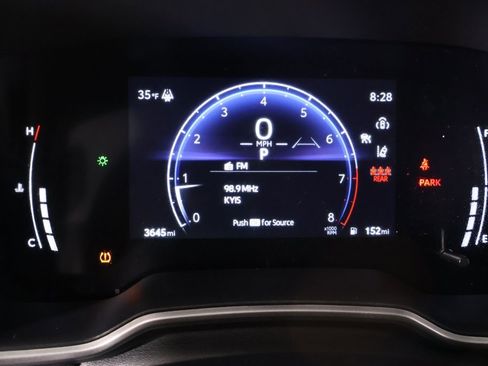 Used 2025 Toyota Corolla Cross XLE image 4