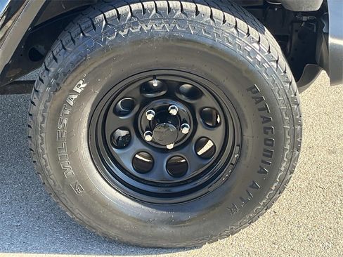 Used 2021 Jeep Gladiator Sport image 11