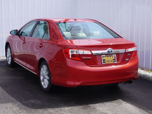 Used 2014 Toyota Camry XLE w/ Leather Package image 4