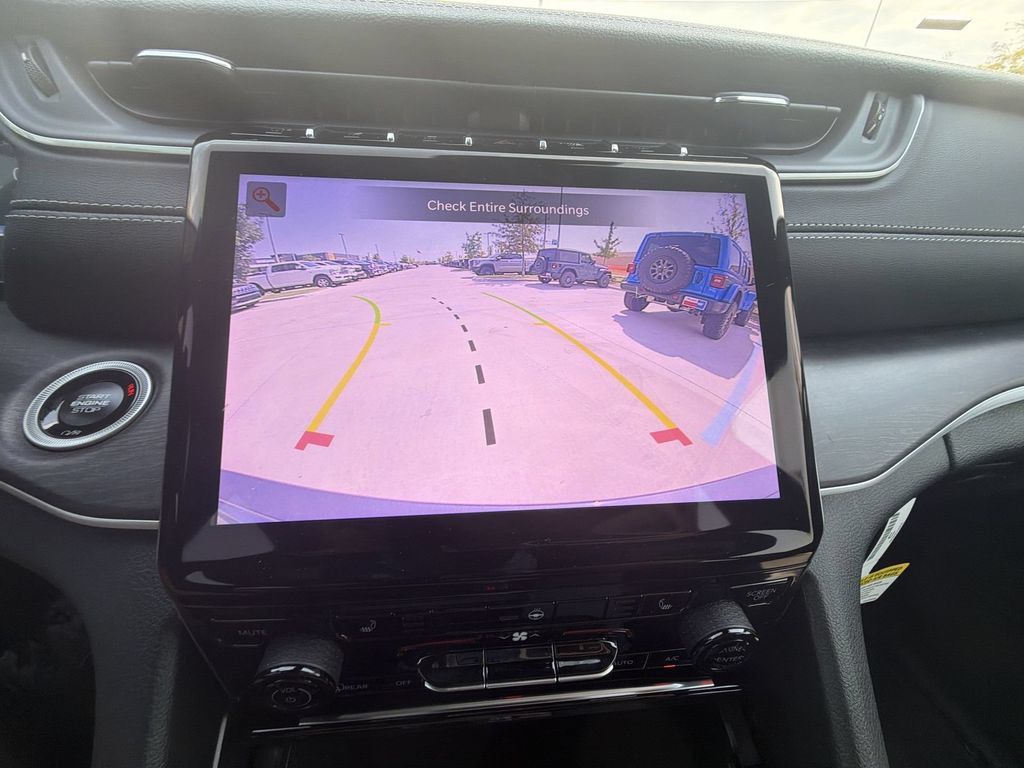 Used 2025 Jeep Grand Cherokee Limited RWD image 19