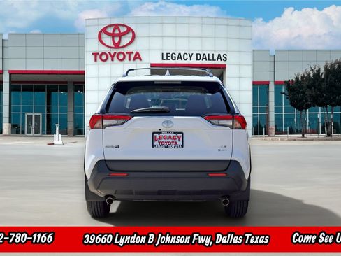 Used 2025 Toyota RAV4 LE AWD/4WD image 8