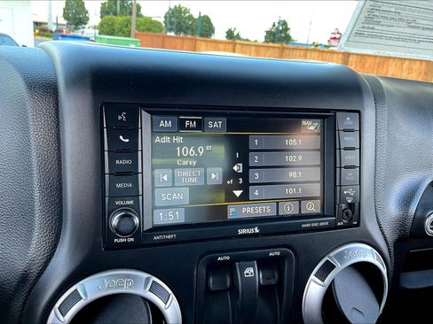 Used 2015 Jeep Wrangler Rubicon w/ Power Convenience Group AWD/4WD image 37