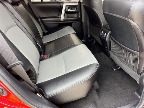 Used 2017 Toyota 4Runner SR5 Premium image 12