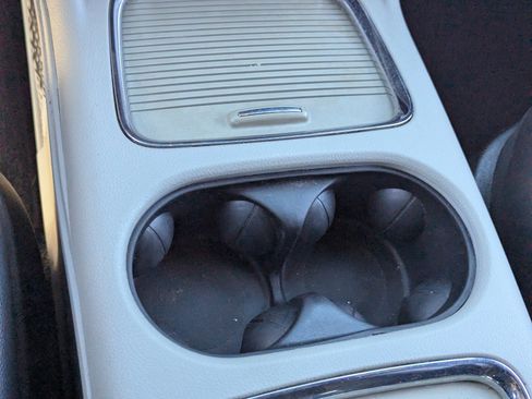 Used 2019 Dodge Grand Caravan SXT image 23