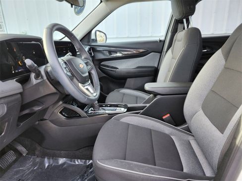 Used 2024 Chevrolet TrailBlazer LT w/ LT Cold Weather Package image 16