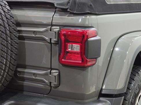 Used 2019 Jeep Wrangler Unlimited Sahara image 36