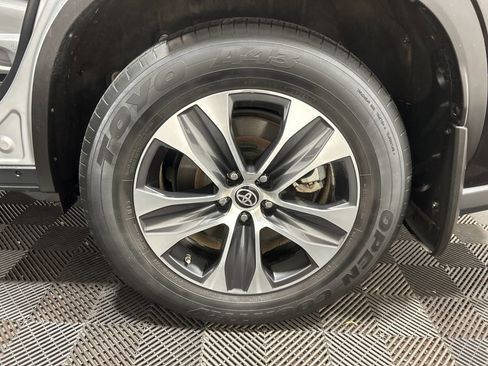 Used 2022 Toyota Highlander XLE image 39
