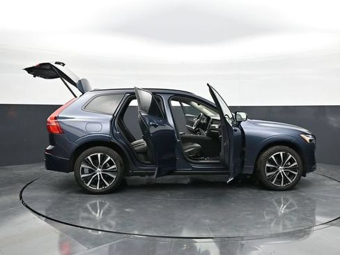 Used 2025 Volvo XC60 B5 Plus AWD/4WD image 43