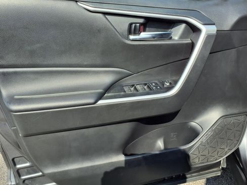 Used 2022 Toyota RAV4 XLE image 9