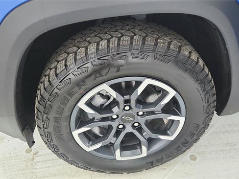 Used 2025 Chevrolet Equinox ACTIV w/ Convenience Package III image 15