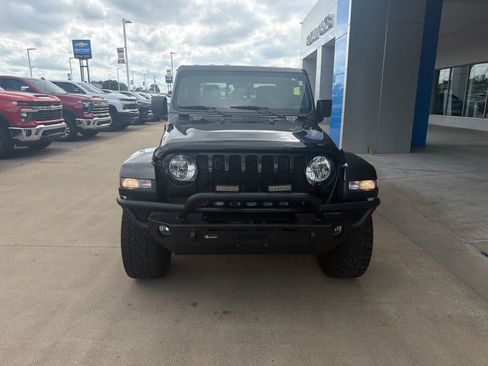 Used 2022 Jeep Gladiator Sport AWD/4WD image 9
