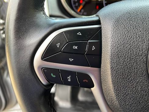 Used 2018 Jeep Grand Cherokee Laredo image 14