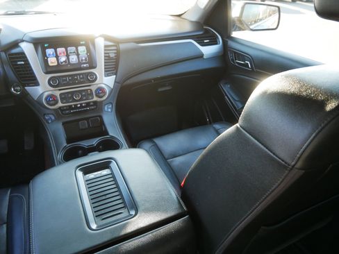 Used 2017 GMC Yukon SLT w/ HD Trailering Package image 11