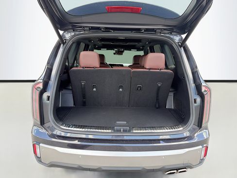 Used 2025 Kia Telluride SX w/ SX Captain's Chair Package FWD image 12