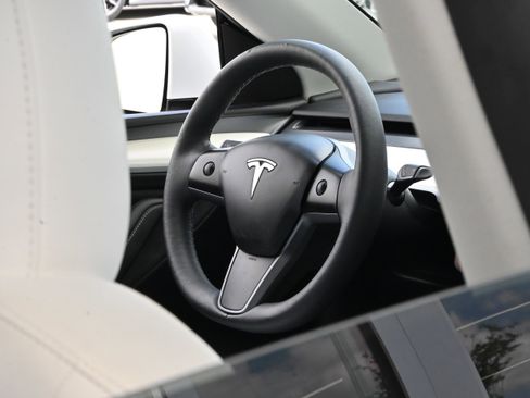 Used 2023 Tesla Model Y Long Range image 25