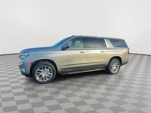 Used 2024 Chevrolet Suburban High Country w/ Advanced Technology Package image 5
