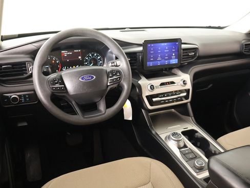 Used 2022 Ford Explorer 4WD image 2