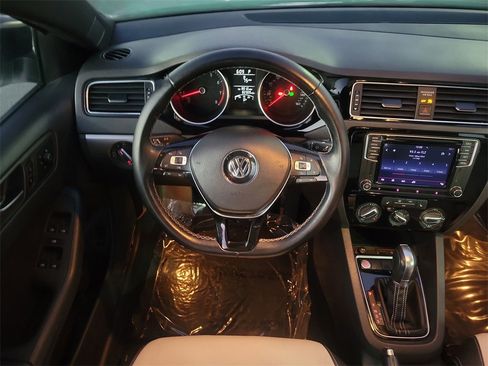 Used 2016 Volkswagen Jetta Sport image 17