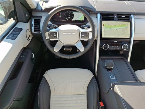 New 2026 Land Rover Discovery Limited Edition image 4