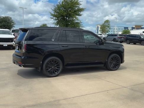 Used 2023 Cadillac Escalade Premium Luxury w/ LPO, Illumination Package AWD/4WD image 9