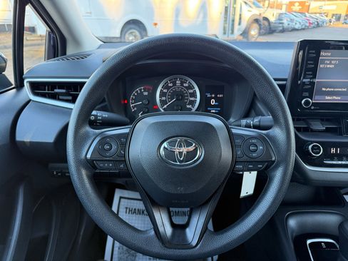 Used 2022 Toyota Corolla LE image 11