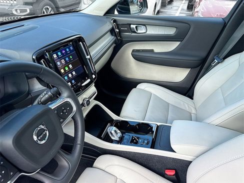 Used 2024 Volvo XC40 B5 Plus image 26