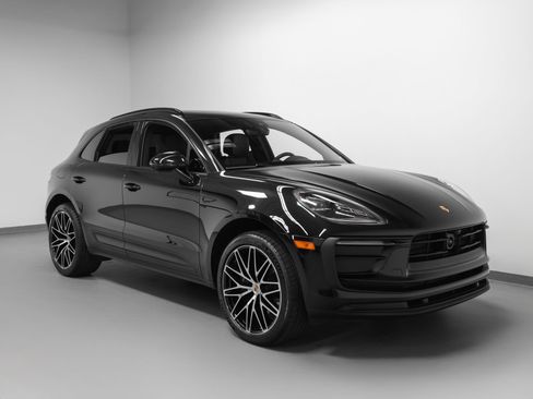 Certified 2024 Porsche Macan AWD/4WD image 10