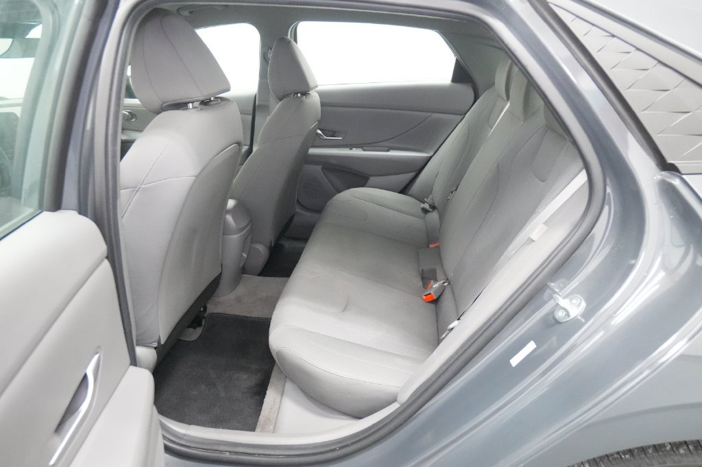 Used 2024 Hyundai Elantra SE FWD image 16